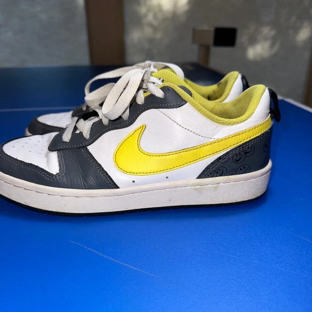 Nike Court Borough Low 2 Gray White and Yellow‎ Smiley Size 5.5